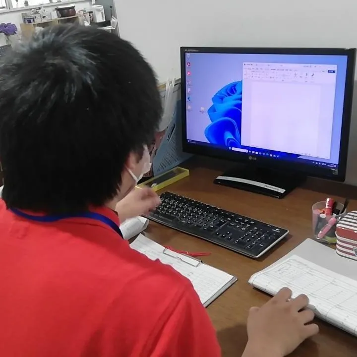 新人ニシガミ君と事務研修。